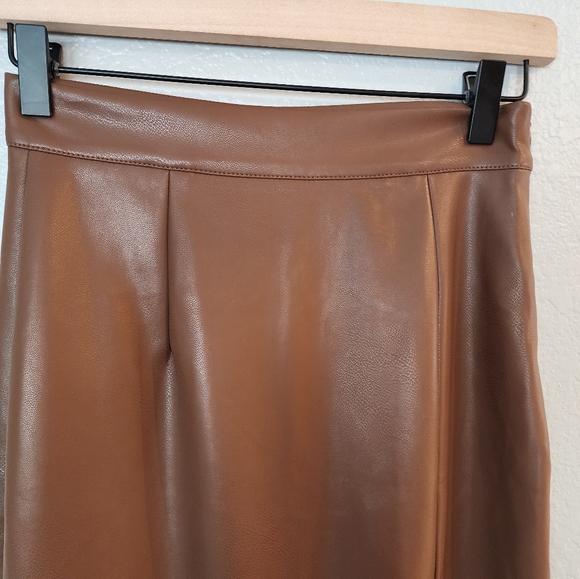 Commense Quiet Luxury Faux Leather Slit Midi Skirt - Picture 3 of 10